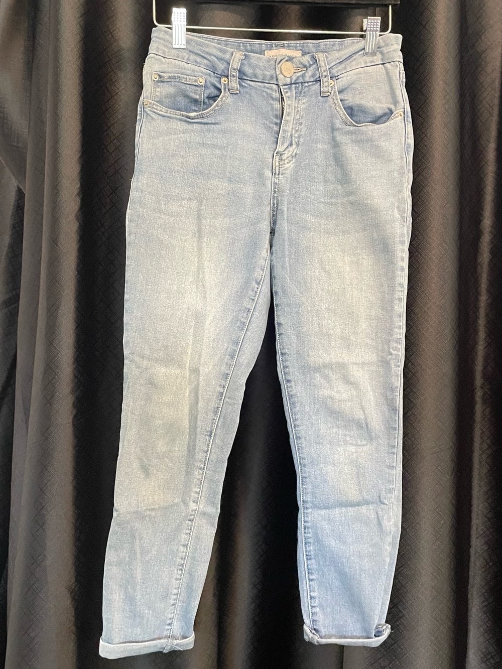 Ashley Mason Light wash cropped Skinny Jeans